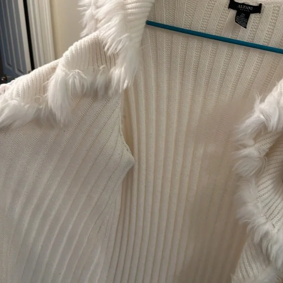 Alfani ivory sweater with faux fur trim, size 2X - Picture 8 of 11